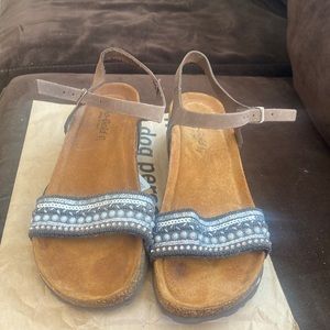 Italian Bio-Gold Sandals, size 39. Fits US size 8-8.5.